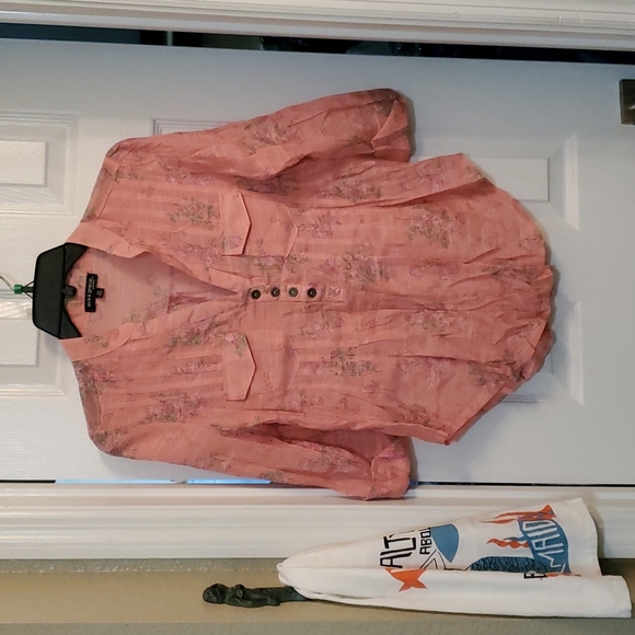 Adorable boho floral top - Picture 1 of 5